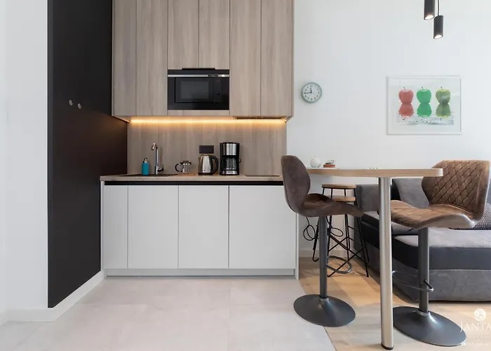 Shellter 117 K - By Jantar Apartment *