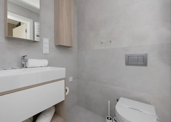 Shellter 117 K - By Jantar Apartment *